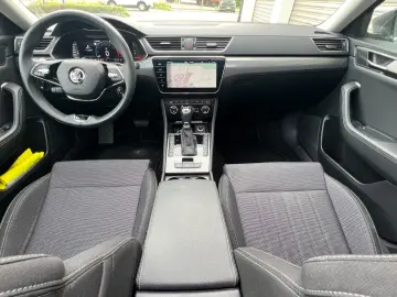 SKODA Superb 1.4 TSI iV DSG Pano Virtu Stanhzng Matrix