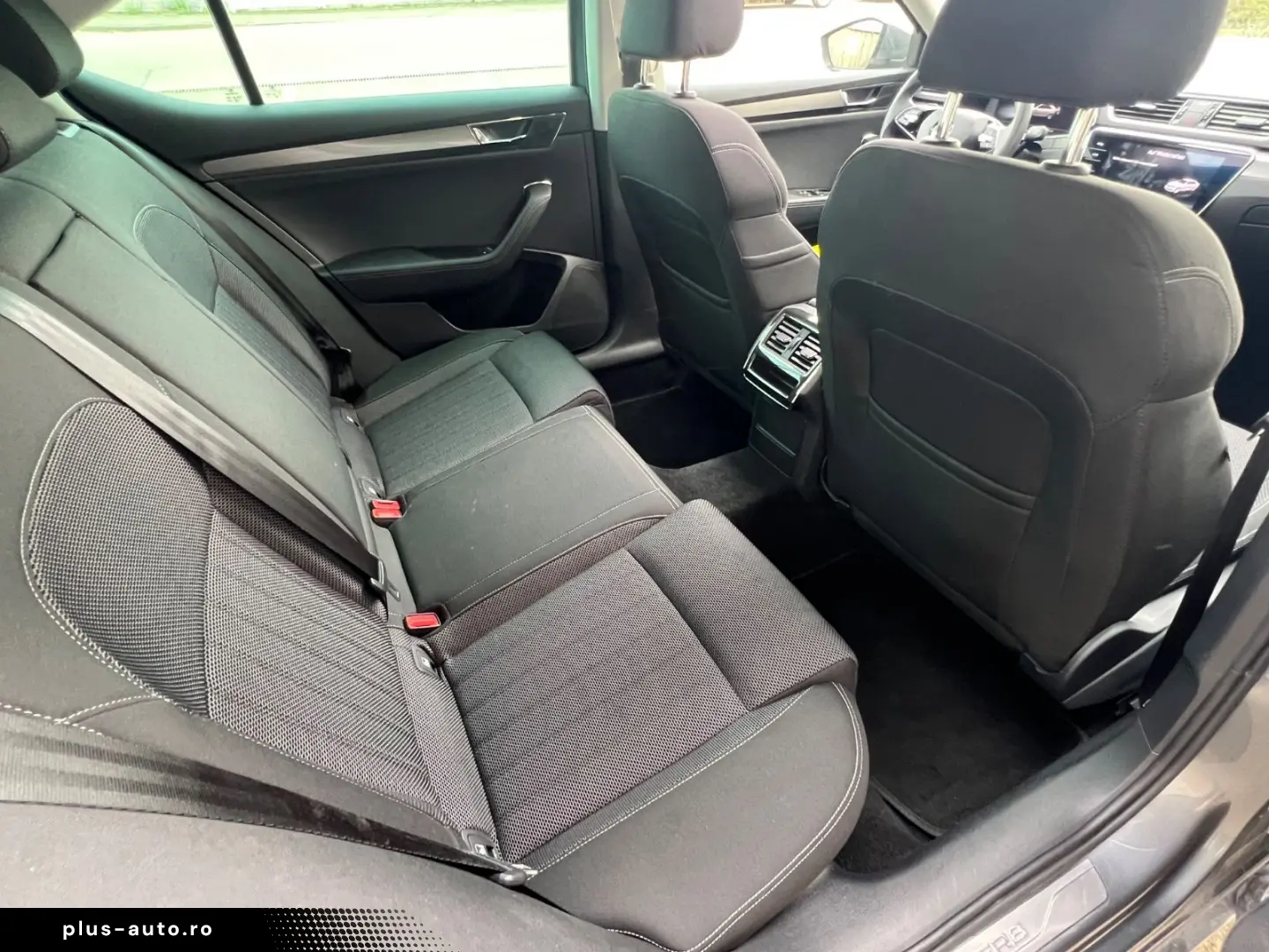 SKODA Superb 1.4 TSI iV DSG Pano Virtu Stanhzng Matrix