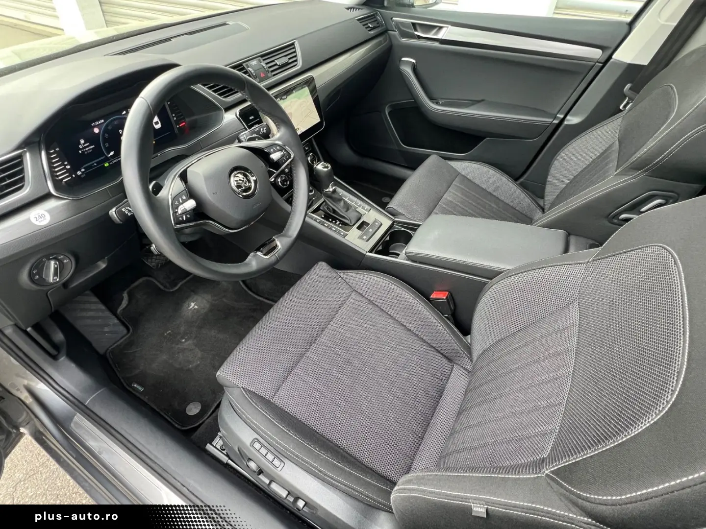 SKODA Superb 1.4 TSI iV DSG Pano Virtu Stanhzng Matrix