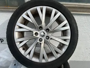 SKODA Superb 1.4 TSI iV DSG Pano Virtu Stanhzng Matrix