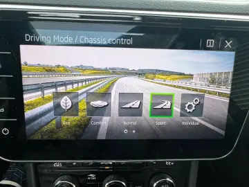 SKODA Superb 1.4 TSI iV DSG Pano Virtu Stanhzng Matrix