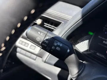 LEXUS UX 250h Style Edition  Bi-LED ACC CAM SHZ CarPla