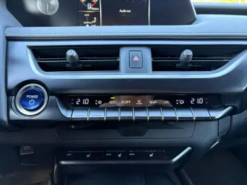 LEXUS UX 250h Style Edition  Bi-LED ACC CAM SHZ CarPla