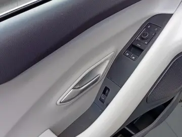 Ford Explorer Elektromotor mit Standard Range