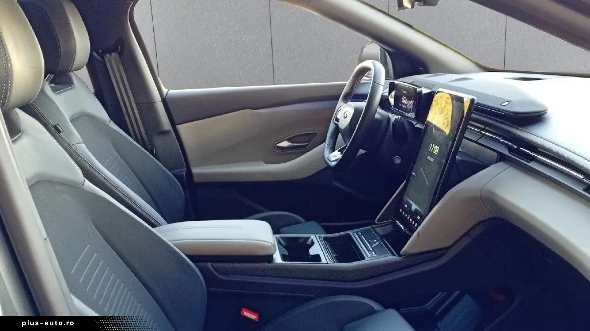 Ford Explorer Elektromotor mit Standard Range