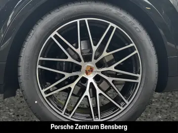 Porsche Cayenne Black Edition