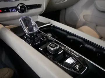 Volvo XC60 Recharge T8 AWD Ultimate Dark AKTIVSITZE