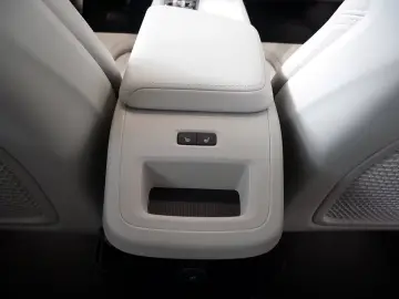 Volvo XC60 Recharge T8 AWD Ultimate Dark AKTIVSITZE