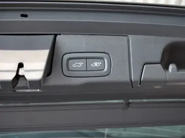 Volvo XC60 Recharge T8 AWD Ultimate Dark AKTIVSITZE