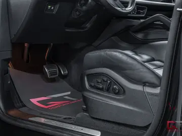 PORSCHE Cayenne S E-Hyb Coupé FACELIFT SpDesign 18way