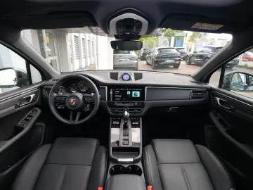 PORSCHE Macan T ACC-LUFTF.-PANO-SPORTABGAS.-21TURBO-VOLL
