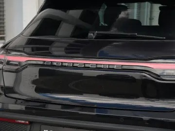 PORSCHE Macan T ACC-LUFTF.-PANO-SPORTABGAS.-21TURBO-VOLL