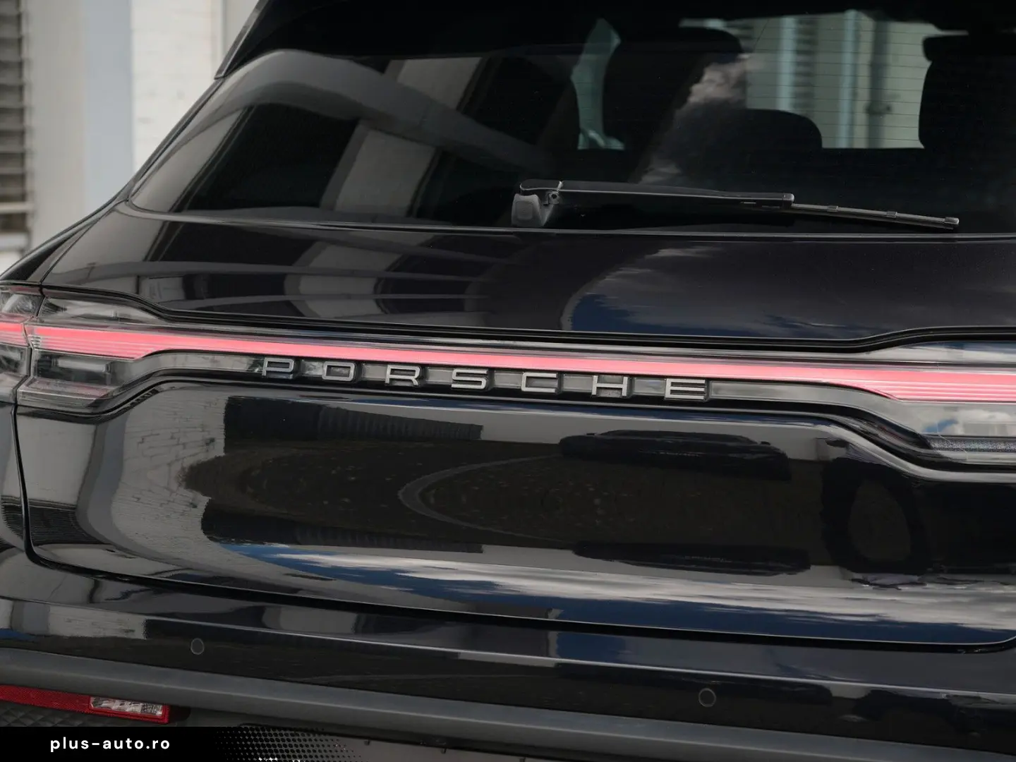 PORSCHE Macan T ACC-LUFTF.-PANO-SPORTABGAS.-21TURBO-VOLL