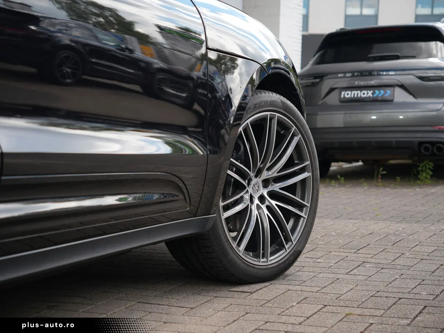 PORSCHE Macan T ACC-LUFTF.-PANO-SPORTABGAS.-21TURBO-VOLL