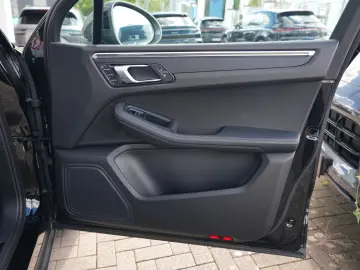 PORSCHE Macan T ACC-LUFTF.-PANO-SPORTABGAS.-21TURBO-VOLL