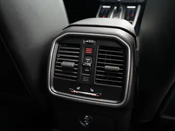 PORSCHE Macan T ACC-LUFTF.-PANO-SPORTABGAS.-21TURBO-VOLL