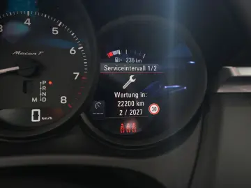PORSCHE Macan T ACC-LUFTF.-PANO-SPORTABGAS.-21TURBO-VOLL