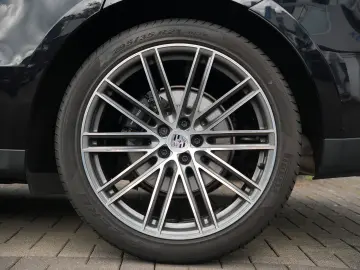 PORSCHE Macan T ACC-LUFTF.-PANO-SPORTABGAS.-21TURBO-VOLL