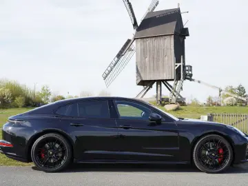 PORSCHE Panamera GTS