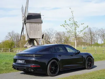PORSCHE Panamera GTS