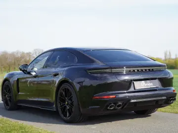 PORSCHE Panamera GTS