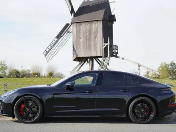 PORSCHE Panamera GTS