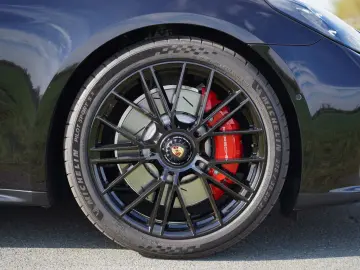 PORSCHE Panamera GTS