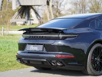 PORSCHE Panamera GTS