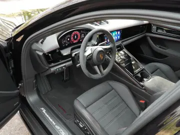 PORSCHE Panamera GTS