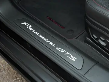 PORSCHE Panamera GTS