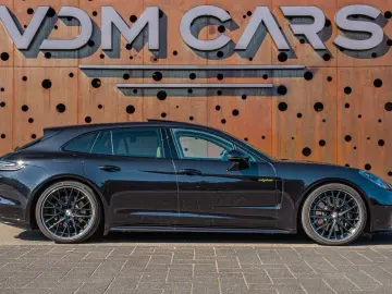 PORSCHE Panamera Sport Turismo 4 E-Hybrid Platinum Editi