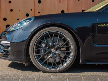 PORSCHE Panamera Sport Turismo 4 E-Hybrid Platinum Editi