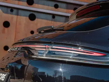 PORSCHE Panamera Sport Turismo 4 E-Hybrid Platinum Editi