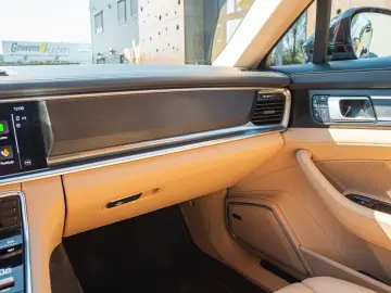 PORSCHE Panamera Sport Turismo 4 E-Hybrid Platinum Editi