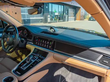 PORSCHE Panamera Sport Turismo 4 E-Hybrid Platinum Editi