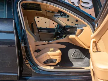 PORSCHE Panamera Sport Turismo 4 E-Hybrid Platinum Editi