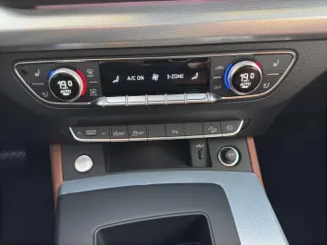 AUDI Q5 S-LINE 2.0 40 TDI QUATTRO ST.HZG MATRIX PANO