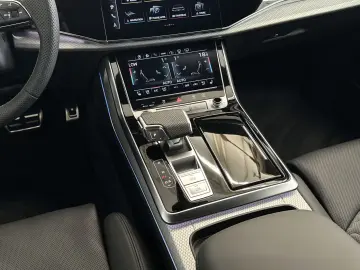 Audi RSQ8 RS Q8 TFSI qu.  HD-Matrix