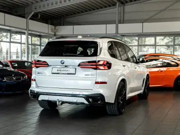BMW X530d M Sport Memo AHK Pano HUD Brown 7-Seat