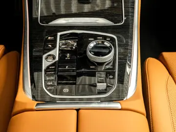 BMW X530d M Sport Memo AHK Pano HUD Brown 7-Seat