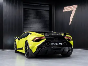 LAMBORGHINI Huracán Tecnica V10 639PS Carbon 3.100km