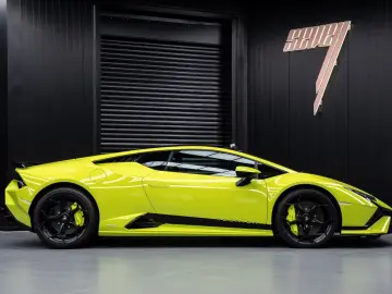 LAMBORGHINI Huracán Tecnica V10 639PS Carbon 3.100km