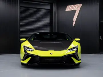 LAMBORGHINI Huracán Tecnica V10 639PS Carbon 3.100km