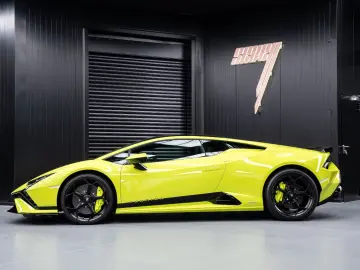 LAMBORGHINI Huracán Tecnica V10 639PS Carbon 3.100km