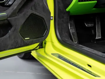 LAMBORGHINI Huracán Tecnica V10 639PS Carbon 3.100km