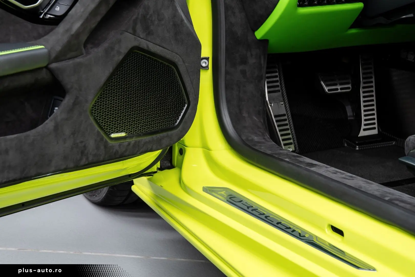 LAMBORGHINI Huracán Tecnica V10 639PS Carbon 3.100km