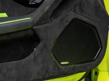 LAMBORGHINI Huracán Tecnica V10 639PS Carbon 3.100km