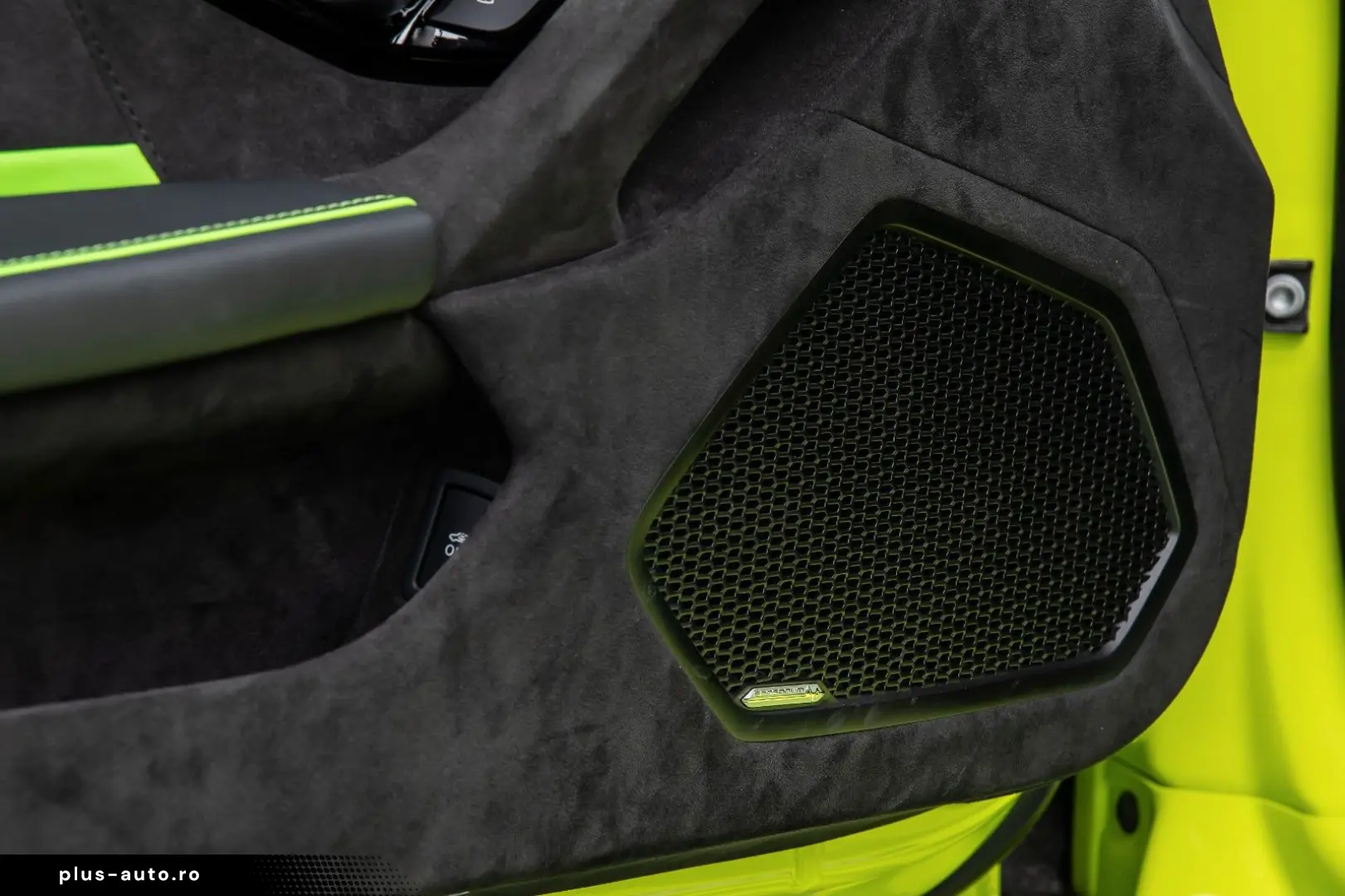 LAMBORGHINI Huracán Tecnica V10 639PS Carbon 3.100km