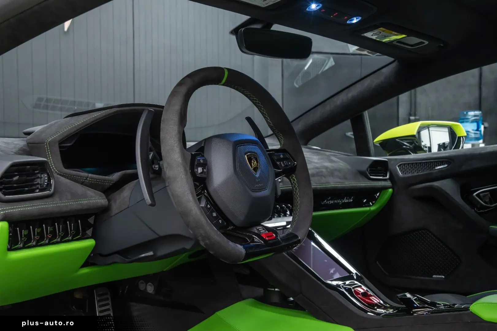 LAMBORGHINI Huracán Tecnica V10 639PS Carbon 3.100km