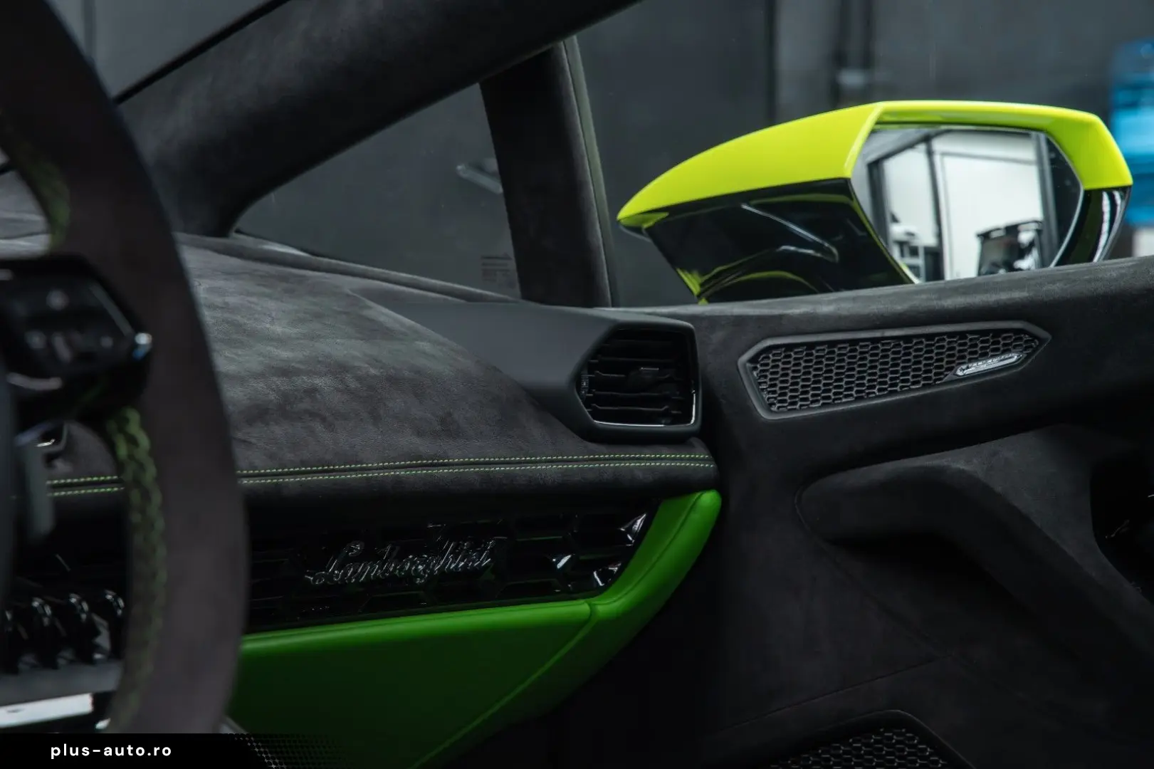 LAMBORGHINI Huracán Tecnica V10 639PS Carbon 3.100km